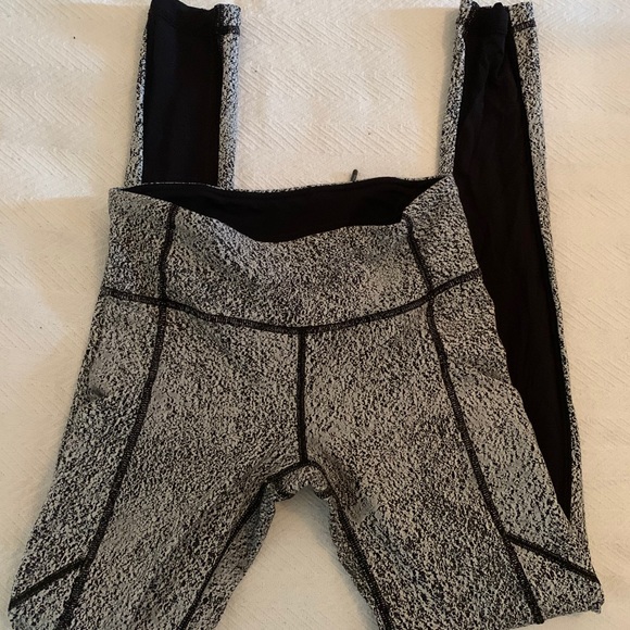 Lululemon printed leggings size 4 - Picture 3 of 5